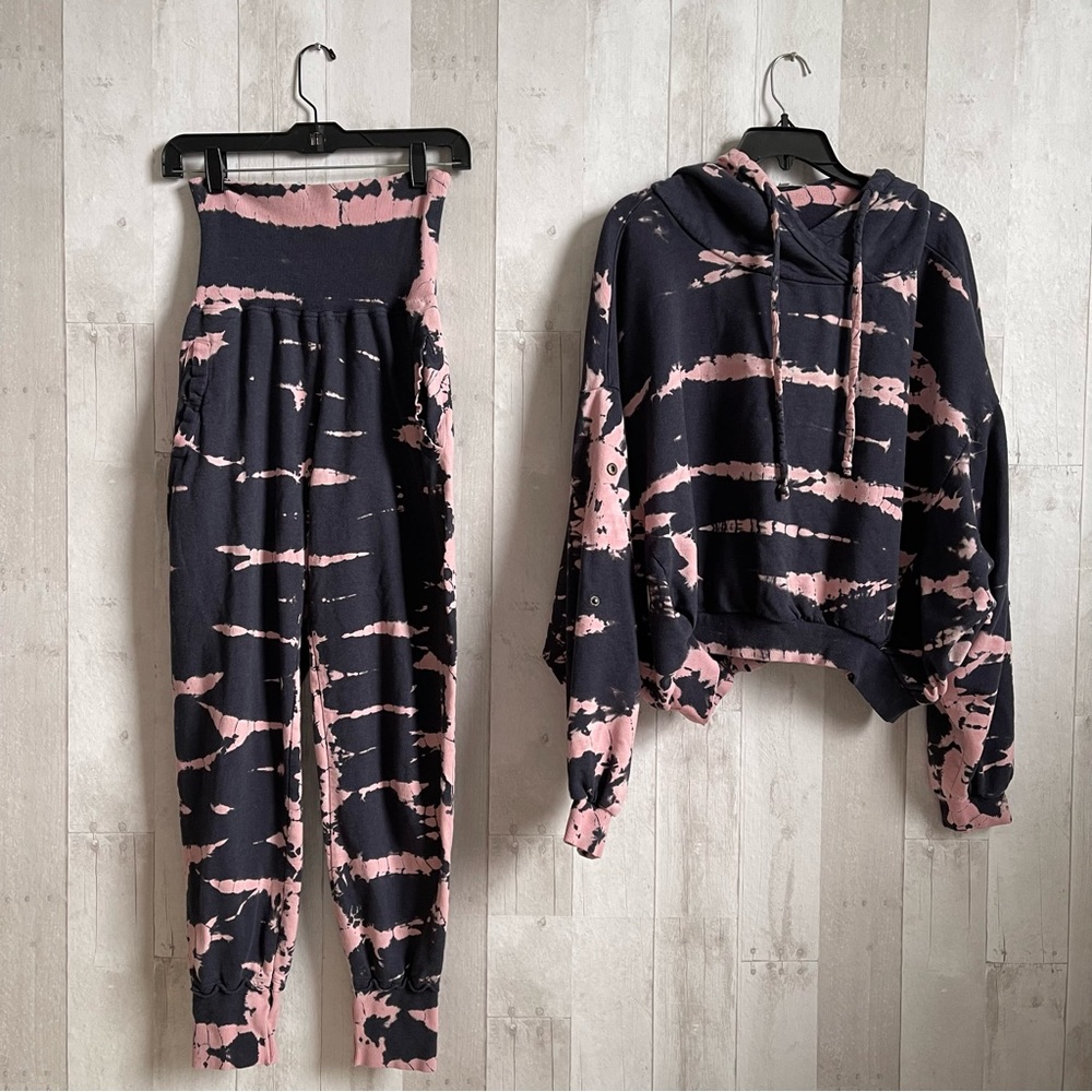 Young fabulous and broke pink navy toe dye sweater pant suit set size m / L